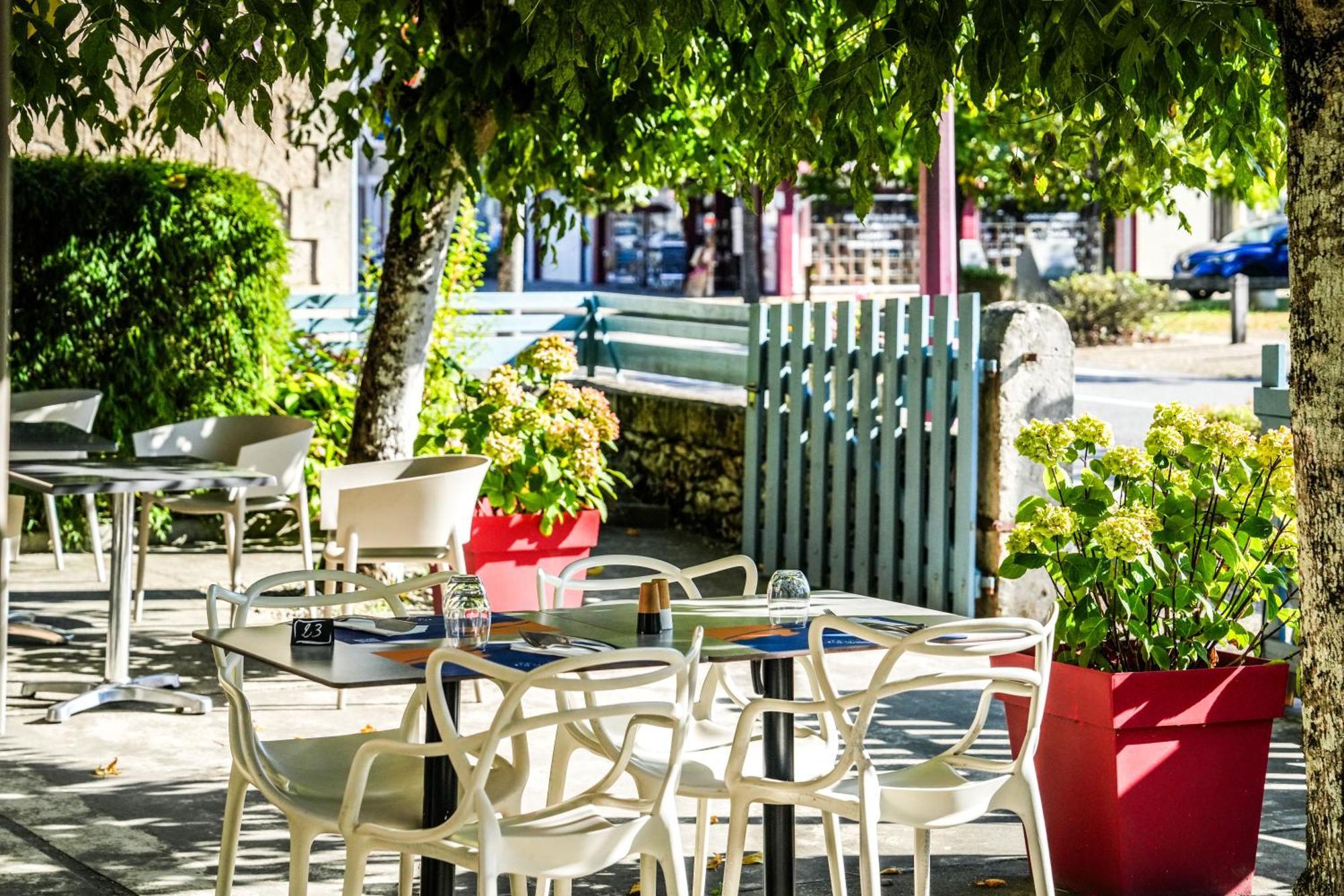 Logis Hotel & Restaurant Le Cadet De Gascogne Saint-Justin  Exterior photo