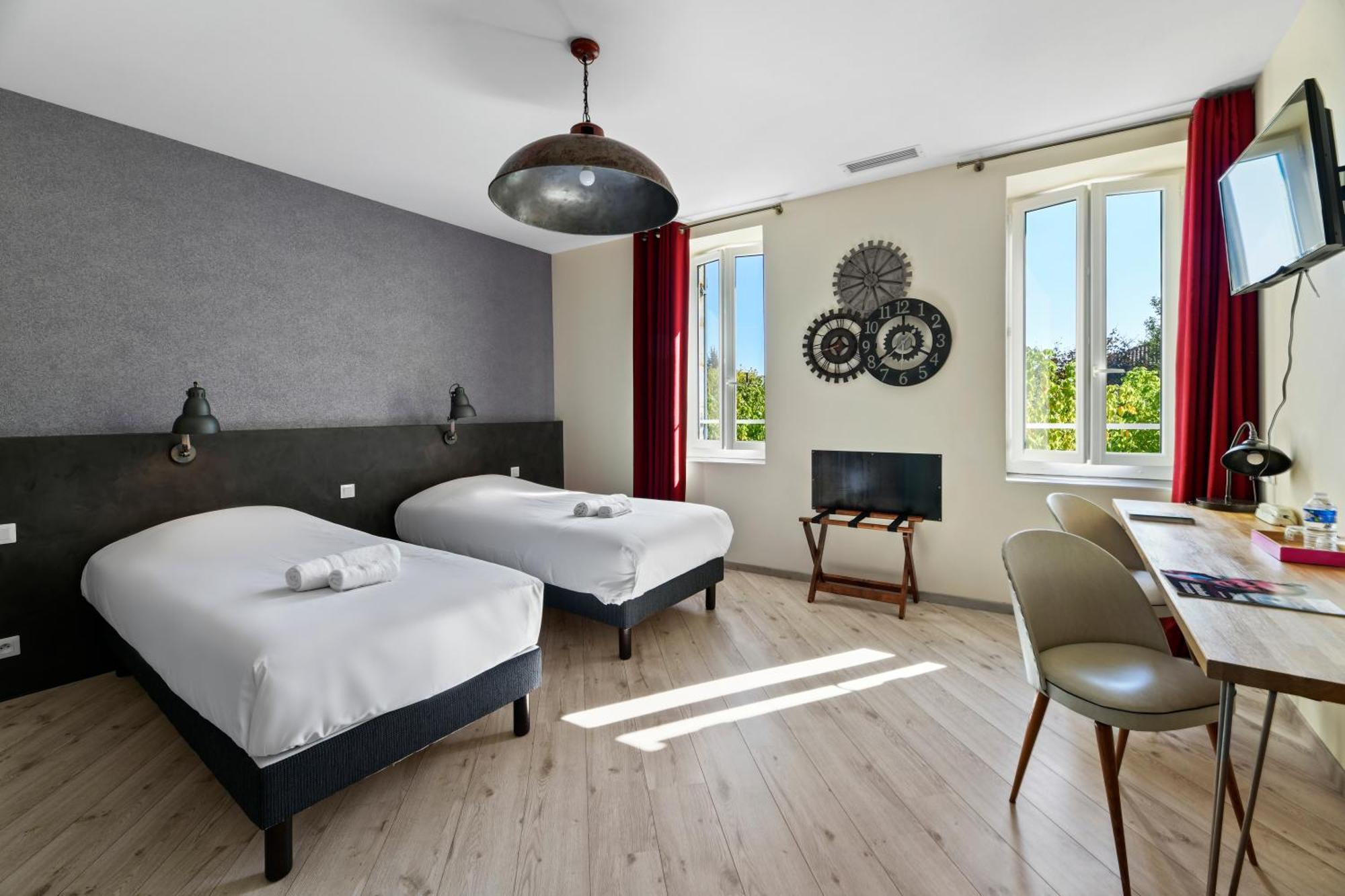 Logis Hotel & Restaurant Le Cadet De Gascogne Saint-Justin  Exterior photo