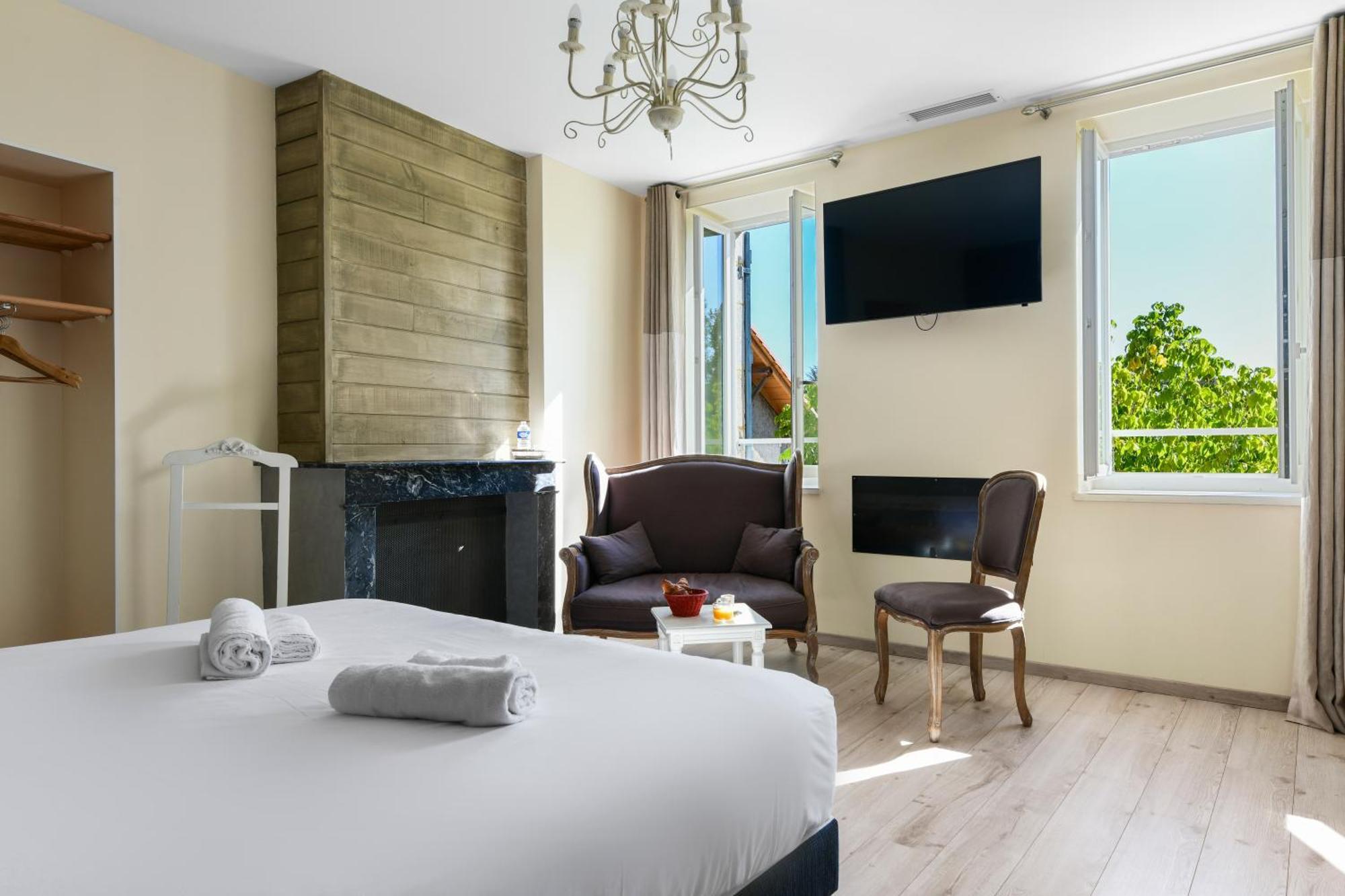 Logis Hotel & Restaurant Le Cadet De Gascogne Saint-Justin  Exterior photo